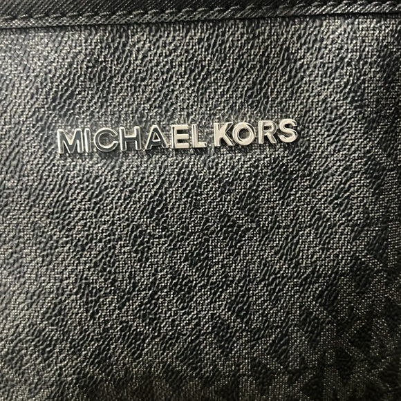 Michael Kors laptop bag EUC black with gray MK and silver hardware - Picture 2 of 14